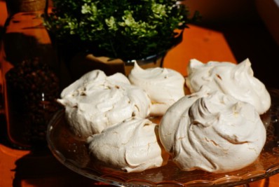 Меренги с фисташками 10шт - 800р.JPG Меренги с фисташками 10шт - 800р.JPG